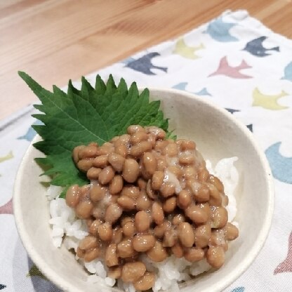 納豆にゆず胡椒を入れたのは初めてでしたが、合いますね♪大葉との相性もよくて、とてもおいしかったです☆